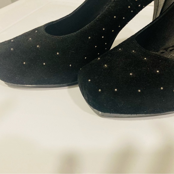 JUICY COUTURE TESSA BLACK SUEDE PUMP - Picture 4 of 10